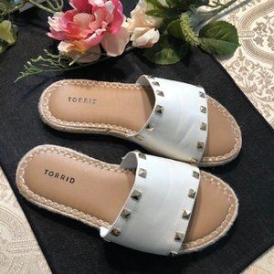 Torrid White Slip-on Sandles (Size 7WW)
